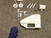 Teile einer Waffen namens «The Liberator» (Deutsch etwa «der Befreier») aus dem 3D-Drucker des US-Anbieters Defense Distributed. (Bild: KEYSTONE/EPA/DEFENSE DISTRIBUTED / HANDOUT)