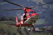 Für die Bergung wurde die Rega aufgeboten. Bild: Geri Holdener, Bote der Urschweiz
