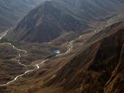 Das Pamir-Gebirge im Grenzgebiet von Tadschikistan und Afghanistan (Aufnahme vom August 2016). (Bild: KEYSTONE/AP/MASSOUD HOSSAINI)