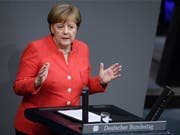 Die deutsche Kanzlerin Angela Merkel bei der Generaldebatte zum Haushalt 2018 im Bundestag. (Bild: KEYSTONE/EPA/CLEMENS BILAN)