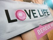 Das Bundesamt für Gesundheit präsentierte die Kampagne «LOVE LIFE - Bereue Nichts» im Mai 2014. Jetzt hat das Bundesgericht eine Beschwerde dagegen abgewiesen. (Bild: KEYSTONE/MARCEL BIERI)