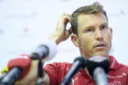 Stephan Lichtsteiner an der Medienkonferenz der Schweizer Nati. (Bild: Laurent Gillieron/Keystone)
