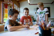 Knaben in der Schule Buochs. (Bild: Corinne Glanzmann, 30. Mai 2018)