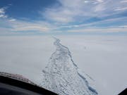   The Larsen C Ice in the Antarctic, from which came out the gigantic iceberg. Researchers observe larger cracks in the remaining ice shelf. (Photo of February 2017) (Photo: KEYSTONE / AP British Antarctic Survey) 