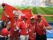 Roman Müller (ganz rechts), seine Frau Jolanda (links von ihm) gemeinsam mit ihren Freunden Claudia Dalla Palma und Urs Vogt im Sankt-Petersburg-Stadion.(Bild: PD)
