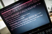 Dieser Laptop Bildschirm zeigt eine Meldung an, nachdem er mit einem Trojaner infiziert wurde. (Bild: EPA/Rob Engelaar, Niederlande, 27. Juni 2017)