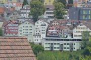 Bis heute ist die «Appenzeller Zeitung» am Sandort Standbühl im Zentrum von Herisau in grossen Lettern angeschrieben – grösser als an dem seit 1980 gültigen Standort an der Kasernenstrasse. (Bild: Roger Fuchs)