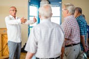 Urs Jans bei einer Probe mit dem Männerchor Sempach. Bild: Philipp Schmidli (28. Juni 2018)