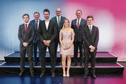 Die vier besten Lehrabsolventinnen und Lehrabsolventen (vorne) zusammen mit LIHK-Geschäftsführer Josef Beck (links), Regierungschef-Stellvertreter Daniel Risch und LIHK-Präsidnet Klaus Risch (rechts). (Bild: Daniel Schwendener)
