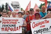 Russen protestieren gegen die geplante Erhöhung des Renteneintrittsalters. (Bild: Wladimir Smirnow/Getty (Ivanovo, 1. Juli 2018))