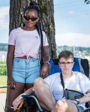 Ilona Kapera und Elena Di Meo hoffen, dass sie ihren Lehrabschluss geschafft haben.