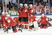Die enttäuschten Schweizer nach der 2:3-Niederlage im Penaltyschiessen gegen Schweden. (Bild: Andy Müller/Freshfocus (Kopenhagen, 20. Mai 2018))