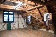 Im Dachstock des Klosters Magdenau sind die Fotografien von Ora Buerkli Halevy ausgestellt, welche die Schwestern in ihrem Alltag zeigen. (Bild: Jacqueline Morgenroth)