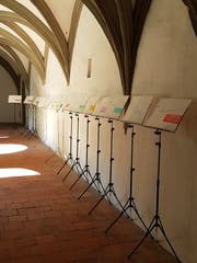 Auf jedem Notenständer ein Wort: In der Reihe "Klanghalt" entstanden auch neue Texte. (Bild: Martin Preisser)