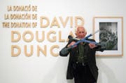 US-Fotograf David Douglas Duncan bei einer Ausstellungspräsentation in Barcelona im Jahr 2013. (Bild: EPA/Marta Perez)