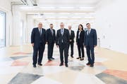 Der Gemeinderat von Emmen in seiner heutigen Zusammensetzung (bis Ende August 2018), von links: Urs Dickerhof (SVP), Josef Schmidli (CVP), Gemeindepräsident Rolf Born (FDP), Thomas Lehmann (FDP), Susanne Truttmann (SP) und Gemeindeschreiber Patrick Vogel. (Bild: PD)