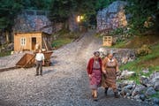 Hanspeter Müller-Drossaart als Murer (links) vor der beeindruckenden Kulisse. (Bild: Alexandra Wey / Keystone, 4. Juli 2018)