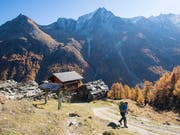 Der alpine Tourismus befindet sich ein einer Krise. Die Schweizerische Arbeitsgemeinschaft für die Berggebiete (SAB) und der Schweizer Tourismusverband (STV) fordern daher eine Task Force auf Bundesebene. (Bild: Keystone/ANTHONY ANEX)