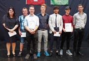 Die erfolgreichen Absolventen mit Bezug zum W&O-Gebiet (von links): Mirlinda Zumberi, Adrian Alpiger, Stefan Bonadurer, Remo Guntli, Mehdi Boukadoum, Daniel Waser und Thimo Büchler. (Bild: Hanspeter Thurnherr)