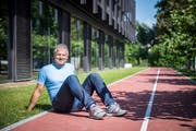 Mirko Spada posiert vor dem neuen SBW-Talent-Campus, zu dem die Nationale Elitesportschule Thurgau gehört.
