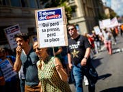 Mitarbeitende von Tamedia bei ihrer Kundgebung am Mittwoch in Lausanne. (Bild: Keystone/VALENTIN FLAURAUD)