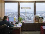 Betrüger versuchen in letzter Zeit vermehrt, Mitarbeitende davon zu überzeugen, die E-Banking-Daten des Unternehmens auszuhändigen. (Bild: Keystone/GAETAN BALLY)
