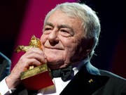 Der französische Regisseur Claude Lanzmann gelangte mit seiner Dokumentation «Shoah» 1985 zu Weltrum; im Februar 2013 wurde er für sein Lebenswerk in Berlin mit dem Goldenen Bären geehrt. Am Donnerstag ist er im Alter von 92 Jahren gestorben. (Bild: KEYSTONE/EPA/SVEN HOPPE)