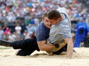 Hier legte Joel Wicki (links) Armon Orlik am Unspunnenfest im letzten August auf den Rücken (Bild: KEYSTONE/PETER KLAUNZER)