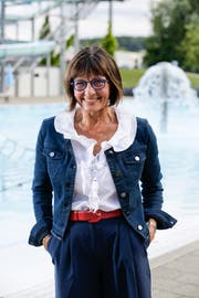 Stadträtin Dorena Raggenbass vor einem Schwimmbecken der Badi Hörnli. (Bild: Donato Caspari)