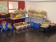   The Zurich City Police found 331 kilograms of cannabis products with a sale value of more than 1.5 million francs. Most of it was hidden in two cars. (Photo: Stadtpolizei Zürich) 