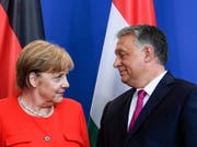 Angela Merkel und Viktor Orban am Donnerstag in Berlin. (Bild: Keystone/EPA/FILIP SINGER)