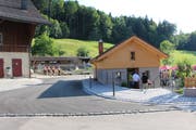 Beim Wiederaufbau wurde darauf geachtet, dass der traditionelle Stil, der die Hofsiedlung prägt, beibehalten wird.