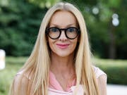 Die für die Schweiz startende deutsche Bachmannpreis-Bewerberin Corinna T. Sievers versuchte am Freitag, die Jury mit einer Geschichte über eine sexsüchtige Zahnärztin zu provozieren. Das Gremium gab sich abgebrüht. (zVg ORF) (Bild: Pressebild ORF)