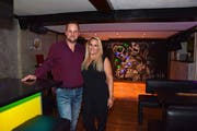 Cindy Walzer und ihr Partner Stefan Ochsner haben die Face-Bar eigenhändig umgebaut. Bild: KER