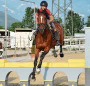 Linus Hanselmann mit For Me von Wichenstein. Das Pferd, mit dem er an der EM in Fontainebleau an den Start geht, hat den gleichen Jahrgang wie er: 2004. (Bild: Bilder: Remo Zollinger)