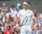 Roger Federer in seinem neuen Uniqlo-Outfit.Bild:Juergen Hasenkopf/freshfocus (London, 4. Juli 2018)