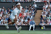 Roger Federer: «Ich bin sehr zufrieden mit dieser ersten Woche.» (Bild: Ben Curtis/AP (London, 6. Juli 2018)