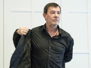 Stephan Märki, Intendant von Konzert Theater Bern, hat an einer Medienkonferenz am Freitag seinen sofortigen Rücktritt bekanntgegeben. Grund sei seine Beziehung zu Sophie-Thérèse Krempl, der Leiterin Kommunikation bei KTB. (Bild: Keystone/PETER SCHNEIDER)