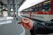 Der letzte Zug? Die Zentralbahn hilft Mitarbeitern beim Rauchstopp. (Bild: Corinne Glanzmann, Alpnach, 6. 7. 2018)