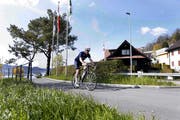 Eine Initiative fordert ein durchgehendes Netz für Velofahrer durch den Kanton Zug. Bild: Werner Schelbert (Zug, 17. April 2018)
