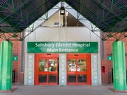 In diesem Spital in Salisbury ist die 44-jährige Frau aus dem nahe gelegenen Amesbury mit Nowitschokvergiftungen behandelt worden. (Bild: KEYSTONE/EPA/RICK FINDLER)