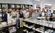 Die HHVW-Mitglieder fühlen sich wohl im Buchladen des Verlagshauses Schwellbrunn. (Bild: PD)