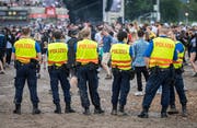 Eine Polizeipatrouille auf dem Frauenfelder Festivalgelände. (Bild: Reto Martin)