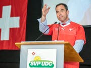 Die Delegiertenversammlung in Les Bugnenets NE blieb sein einziger öffentlicher Auftritt als SVP-Generalsekretär: Dominique Steiner hat seine neue Stelle nach nur einer Woche bereits wieder gekündigt. (Bild: KEYSTONE/PATRICK HUERLIMANN)