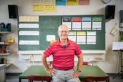 Beat Krieger hat 44 Jahre in Littau als Lehrer unterrichtet. In diesem Zimmer im Schulhaus hat er selber die 5. und 6. Klasse besucht. (Bild: Roger Grütter, Littau, 28. Juni 2018)