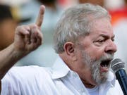 Wegen Korruption sitzt der frühere brasilianische Ex-Präsident Luiz Inacio Lula da Silva seit April im Gefängnis. (Bild: KEYSTONE/AP/ERALDO PERES)
