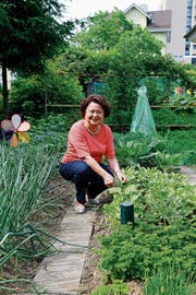 Jana Brändli verbringt ihre Freizeit gerne im Garten zu Hause in Goldach. (Bild: Rossella Blattmann)