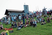 Das 75-Jahr-Jubiläum der Einweihung der Kapelle zog zahlreiche Besucherinnen und Besucher auf die Klewenalp. (Bild: Rosmarie Berlinger (8. Juli 2018))