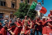   Many Italians have expressed their solidarity with the refugees during the weekend. (Photo: Stefano Montesi / Getty (Rome, 7 July 2018)) 