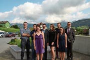 Die Jungschreiner mit der Note 5 oder höher zusammen mit dem Innerrhoder Landammann Roland Inauen, von links: Sepp Fuster, Stefan Keller, Lea Hagmann, Andreas Kessler, Jana Schumacher, Simon Rutz und Patricia Neff. (Bild: CF)